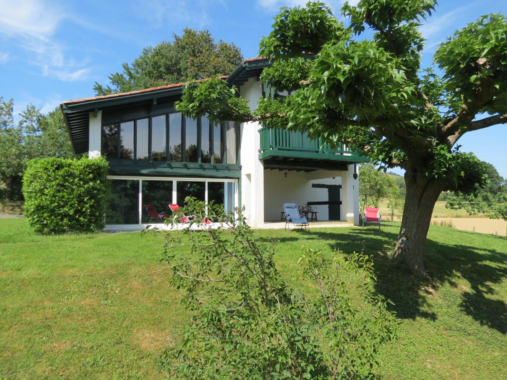 Maison Typique Basque En Pleine Campagne