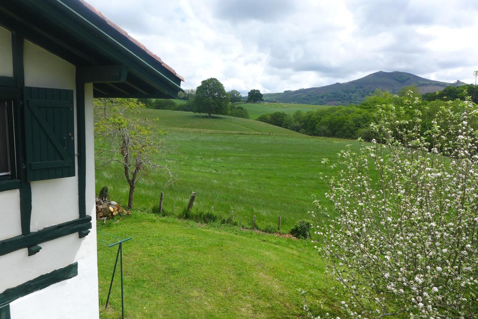 Holiday home Maison Typique Basque En Pleine Campagne Saint-Pee-sur-Nivelle